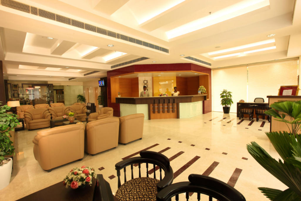 Hotel Airlink Castle Недумбасери Екстериор снимка